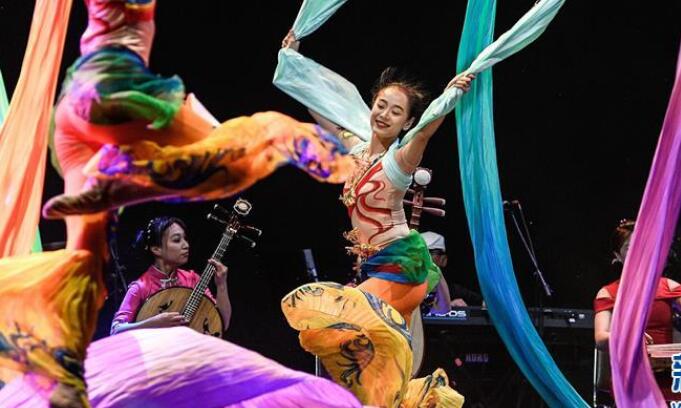 智利上萬人觀賞“歡樂春節”慶典晚會