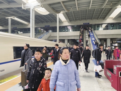 春運10天蘭鐵各部門發送旅客232.8萬人