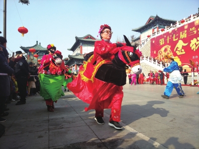 蘭州：區縣活動紅火年味足（圖）
