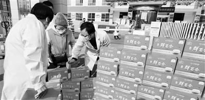 愛心人士為蘭州肺科醫院捐贈125箱百合