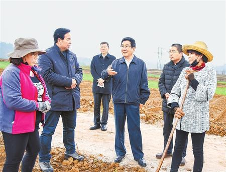 林鐸在隴南調(diào)研指導(dǎo)工作時(shí)強(qiáng)調(diào) 多措并舉到戶(hù)到人攻克最后堡壘 確保如期高質(zhì)量打贏脫貧攻堅(jiān)戰(zhàn)