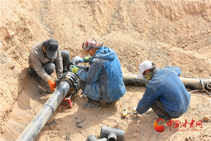 酒泉瓜州：戈壁之地披綠裝 春季植樹正當(dāng)時