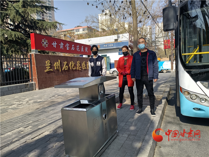 蘭州：乘客突發疾病暈倒 公交車秒變“救護車”