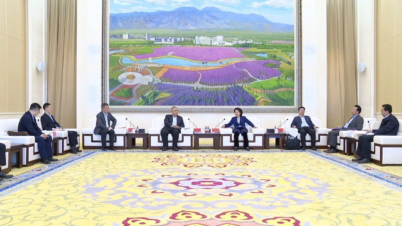 張永霞會見華為中國區副總裁雷戰奎