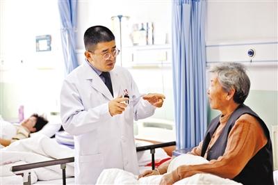 人物速寫丨醫生成龍