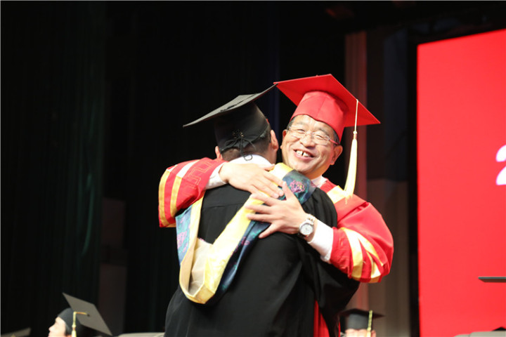 17分鐘14次掌聲！隴東學院院長辛剛國這樣深情寄語畢業(yè)生