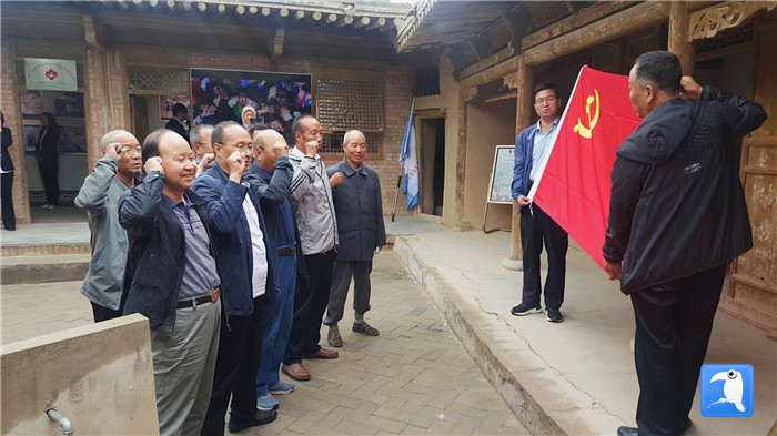 7月1日，臨夏州紀委監委機關黨總支組織退休黨支部部分黨員前往東鄉縣布楞溝村史館，開展主題黨日活動。_副本.jpg