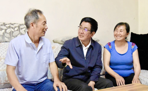 林鐸在隴南調研農村人居環境整治和美麗鄉村建設工作