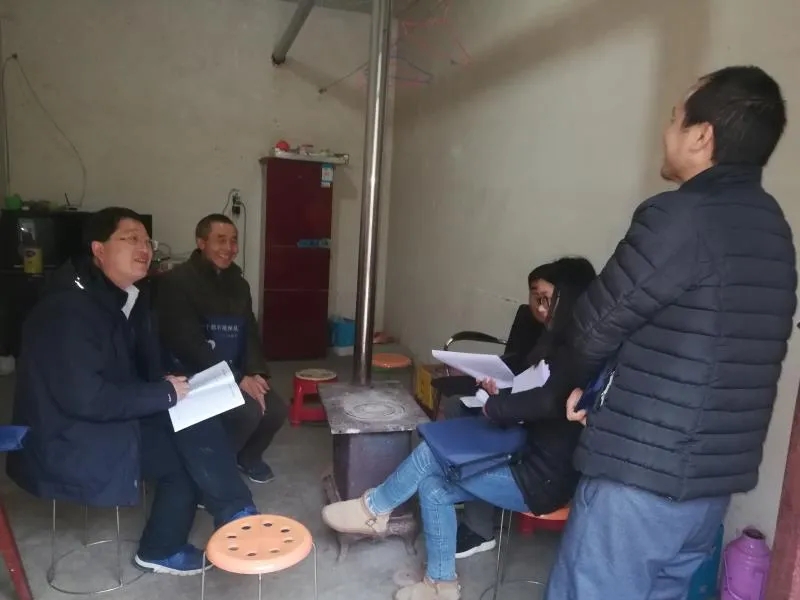 文縣中廟鎮大盤峪村第一書記：王志恒