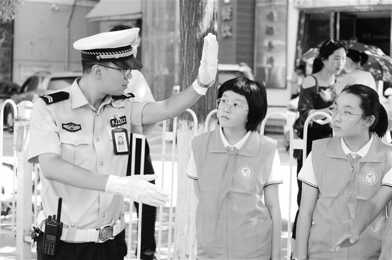 文明創建 情暖蘭州丨小小交通志愿者 為創文出份力