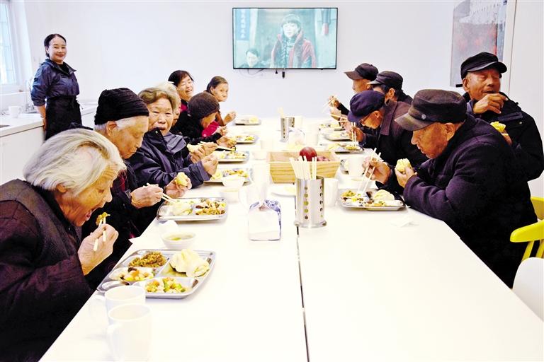 天水麥積區(qū)馬跑泉鎮(zhèn)石咀村：適齡幼兒有了“童話城堡” 耄耋老人享用免費午餐