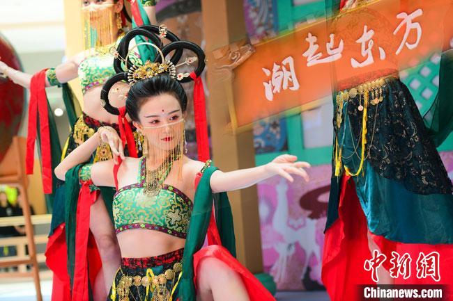 圖為今年9月5日，在重慶亮相的敦煌博物館“潮起東方”主題活動現場。敦煌博物館供圖