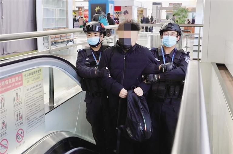 “隴風2020”專項行動甘肅機場公安再添戰果 抓獲電信網絡詐騙案犯罪嫌疑人3人