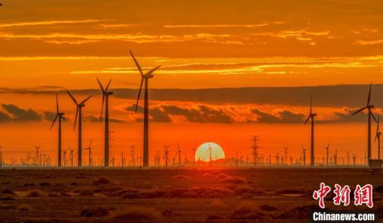 酒泉：戈壁灘工業園告別“戶戶點火” 既共享也差異