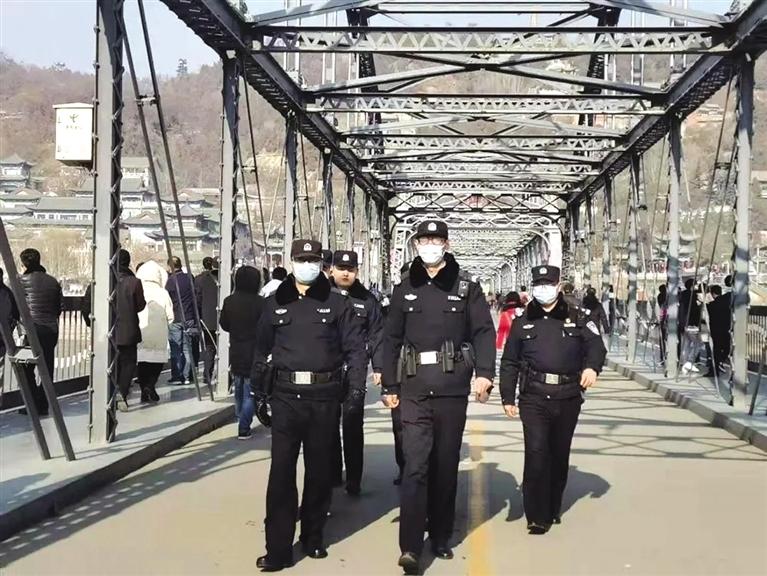 蘭州公安組織多警種多部門警力加強巡邏防控保障節日平安