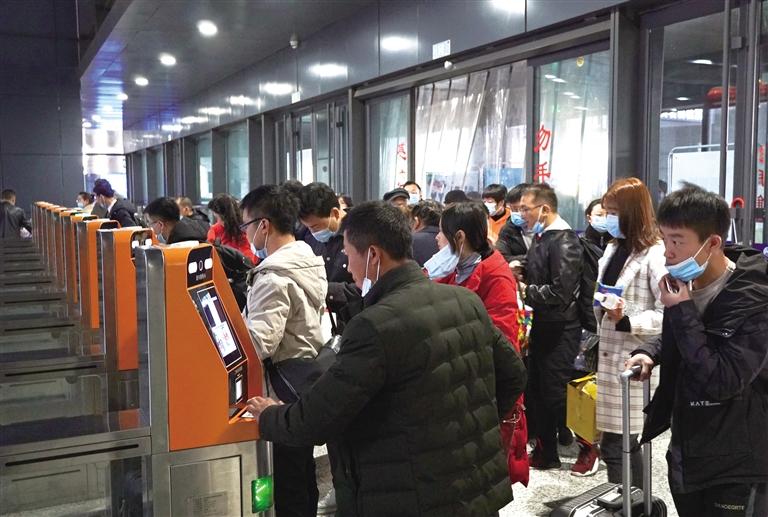 元宵節前蘭州車站客流持續回升