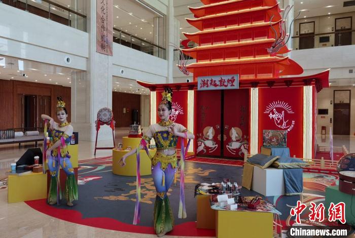 主題文創展“潮起敦煌”亮相：拉近傳統文化與當代人的距離