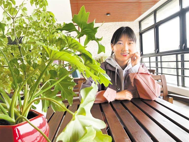 2021年“中國航天日”海報設計者蘭大學子王淑君：緣自熱愛 用作品致敬祖國航天事業