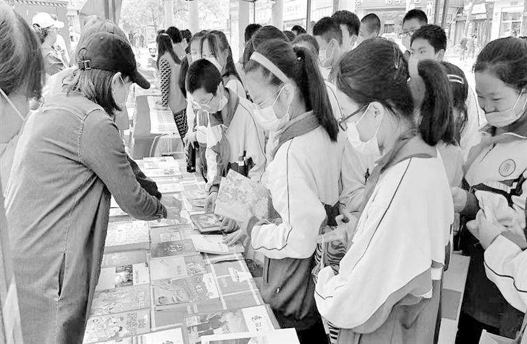 蘭州正寧路社區：共享集市“圖書漂流” 讓紅色黨史薪火相傳