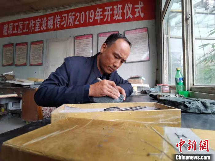 甘肅卓尼洮硯融合文化提升內涵：不只一硯一銘，還要一盒一拓