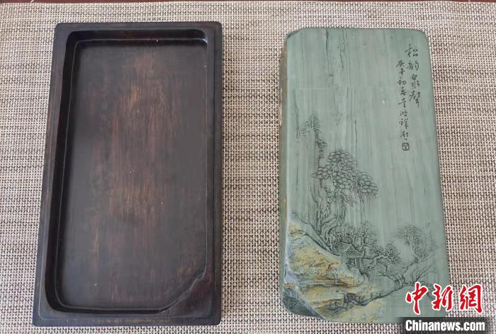 圖為盧保勝為提升洮硯文化內涵，制作“一硯一銘、一盒一拓”成品展示。　張婧 攝