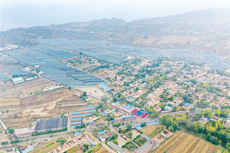 臨夏州永靖縣三塬鎮下塬村現代農業園區有節能日光溫室585座