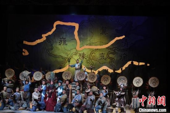 作為隴劇“梅花”，雷通霞在《大禹治水》中甘當“綠葉”，該劇推出后，反響十分熱烈。(資料圖) 楊艷敏 攝