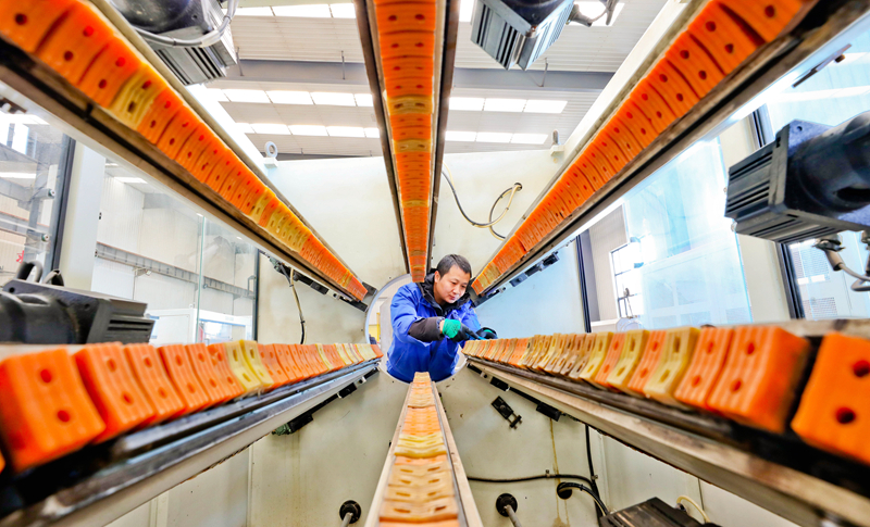 【隴拍客】甘肅民樂：冬閑人不閑 開足馬力生產農資備春耕