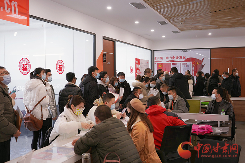 【甘快看】百家企業現場攬才  招聘就業供需兩旺