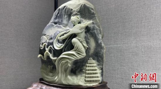 圖為李學平的玉雕作品。 高瑩 攝 圖為李學平的玉雕作品。 高瑩 攝