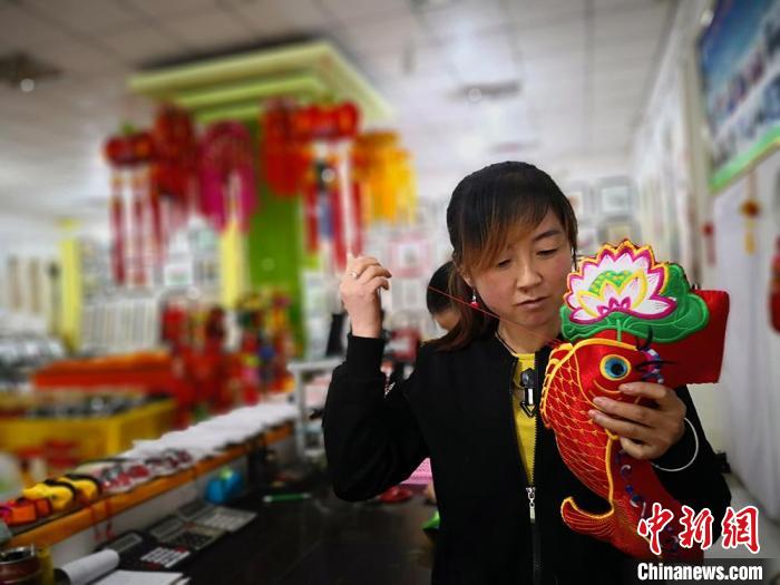 圖為“非遺”產(chǎn)品展示。(資料圖) 魏建軍 攝 圖為“非遺”產(chǎn)品展示。(資料圖) 魏建軍 攝