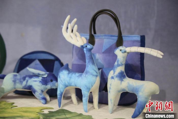 圖為許靜的非遺文創(chuàng)作品。(資料圖) 甘肅省非遺保護中心供圖