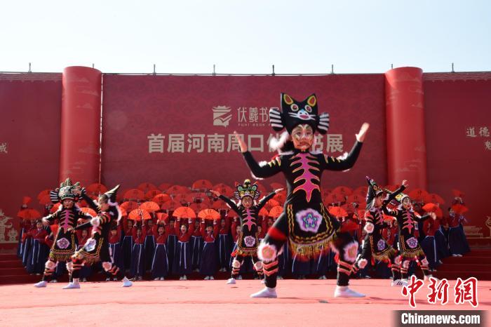 圖為首屆周口伏羲書展開(kāi)幕式表演。　梁照曾 攝