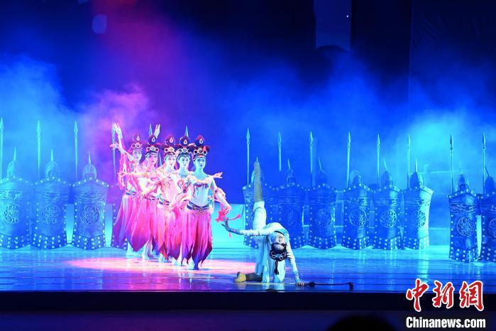 2023年2月18日，蘭州歌舞劇院創排的大型舞劇《大夢敦煌》。　　九美旦增 攝