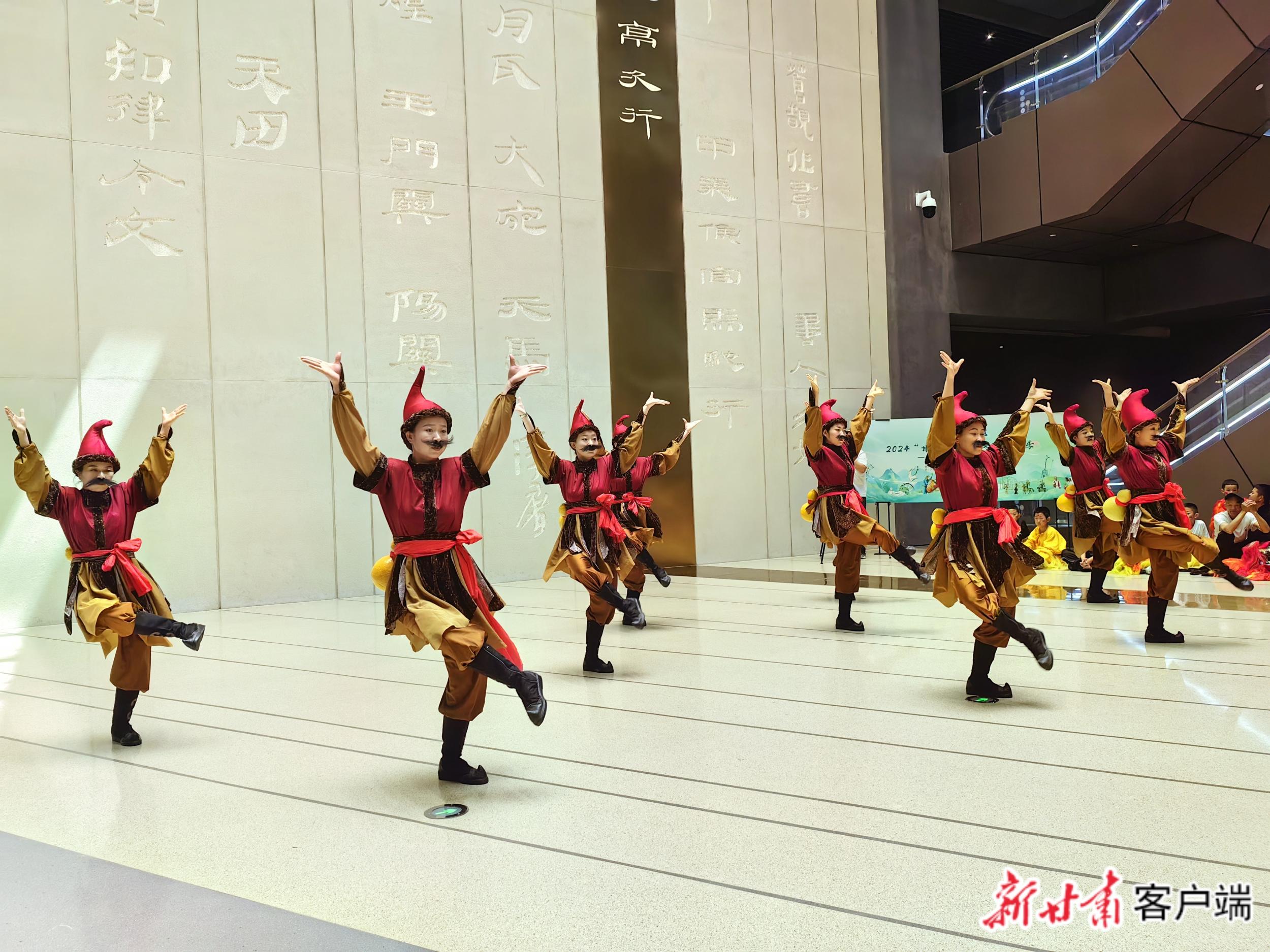 《胡騰舞》　本文圖片均由新甘肅·甘肅日報(bào)記者　何佳睿　攝