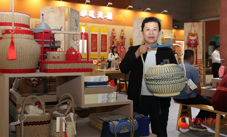 麻繩也時尚 非遺傳承人郭英霞的編織夢